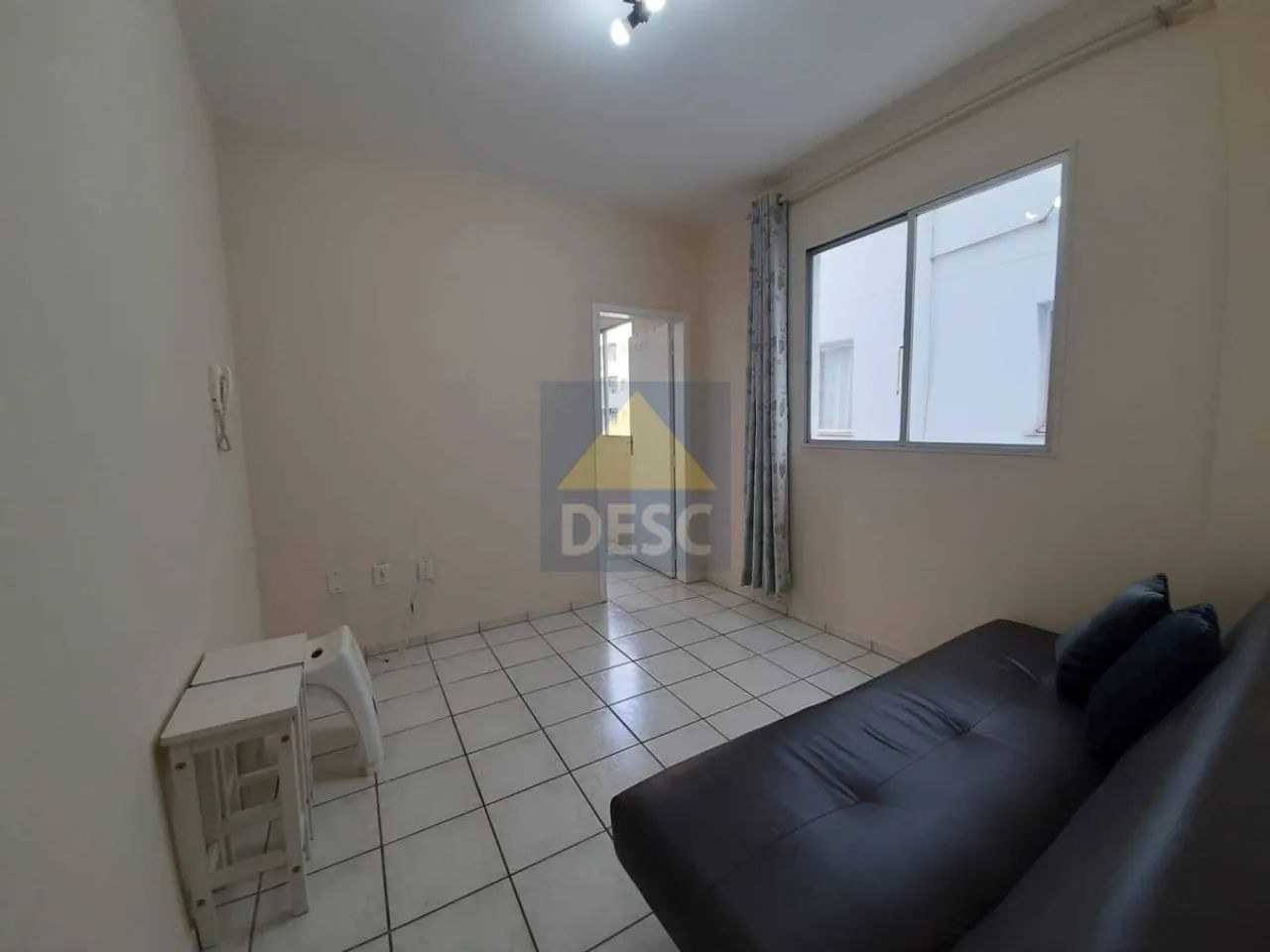 Apartamento de 1 dormitório para aluguel anual no centro de Balneário Camboriú