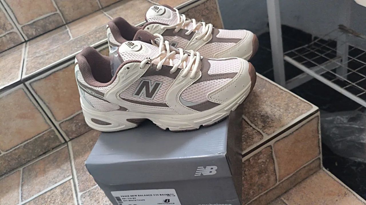 New Balance 530 Off White e Chocolate - Foto 2