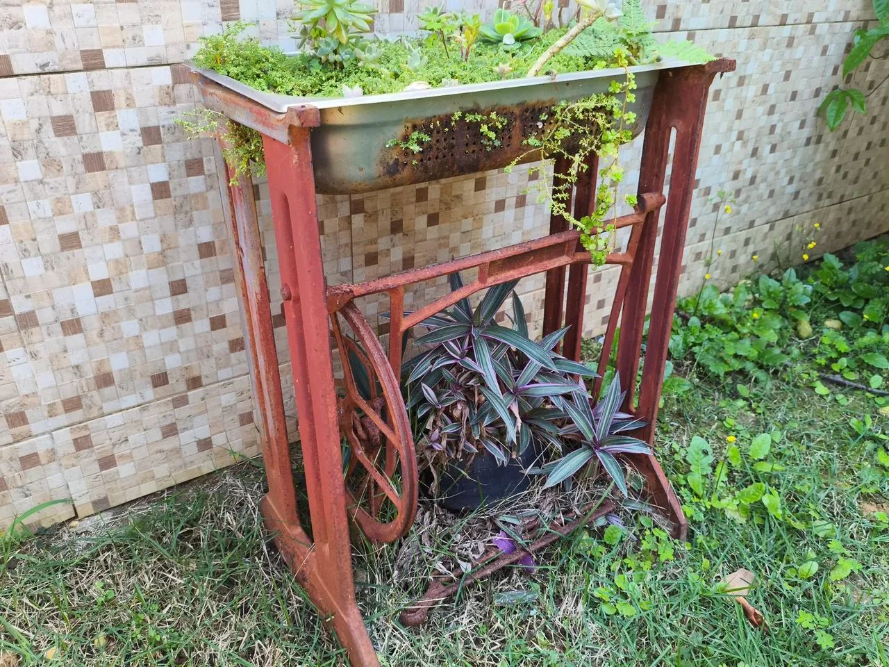 Vendo pé de máquina antigo  - Foto 3