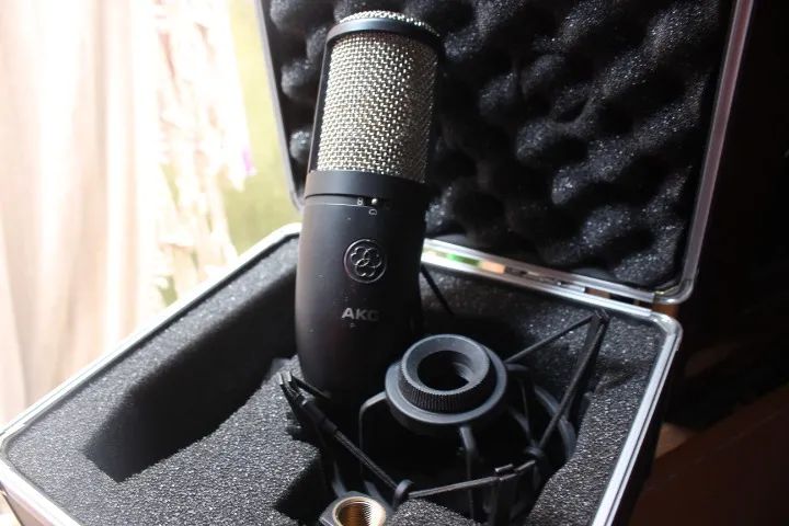 AKG P420 Profissional - Som de Estúdio + Acessórios (Perfeito!)