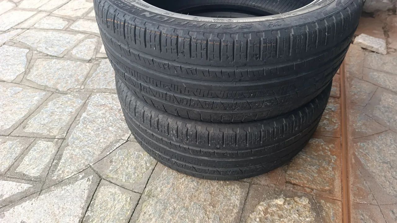  Pneus Pirelli 235/ 45/ R19 - Foto 3