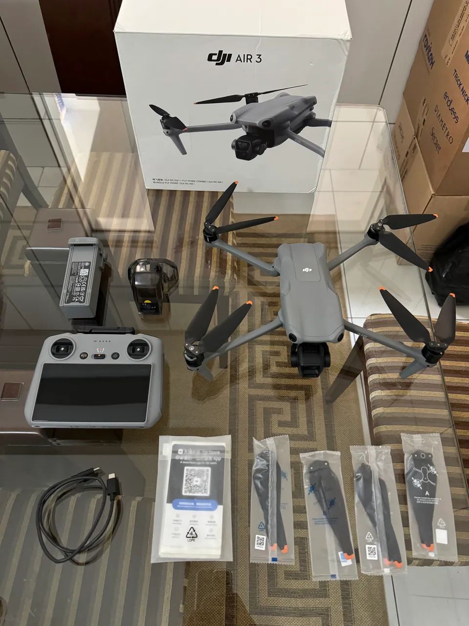 DRONE DJI AIR 3S STANDARD COM TELA - IMPECÁVEL 