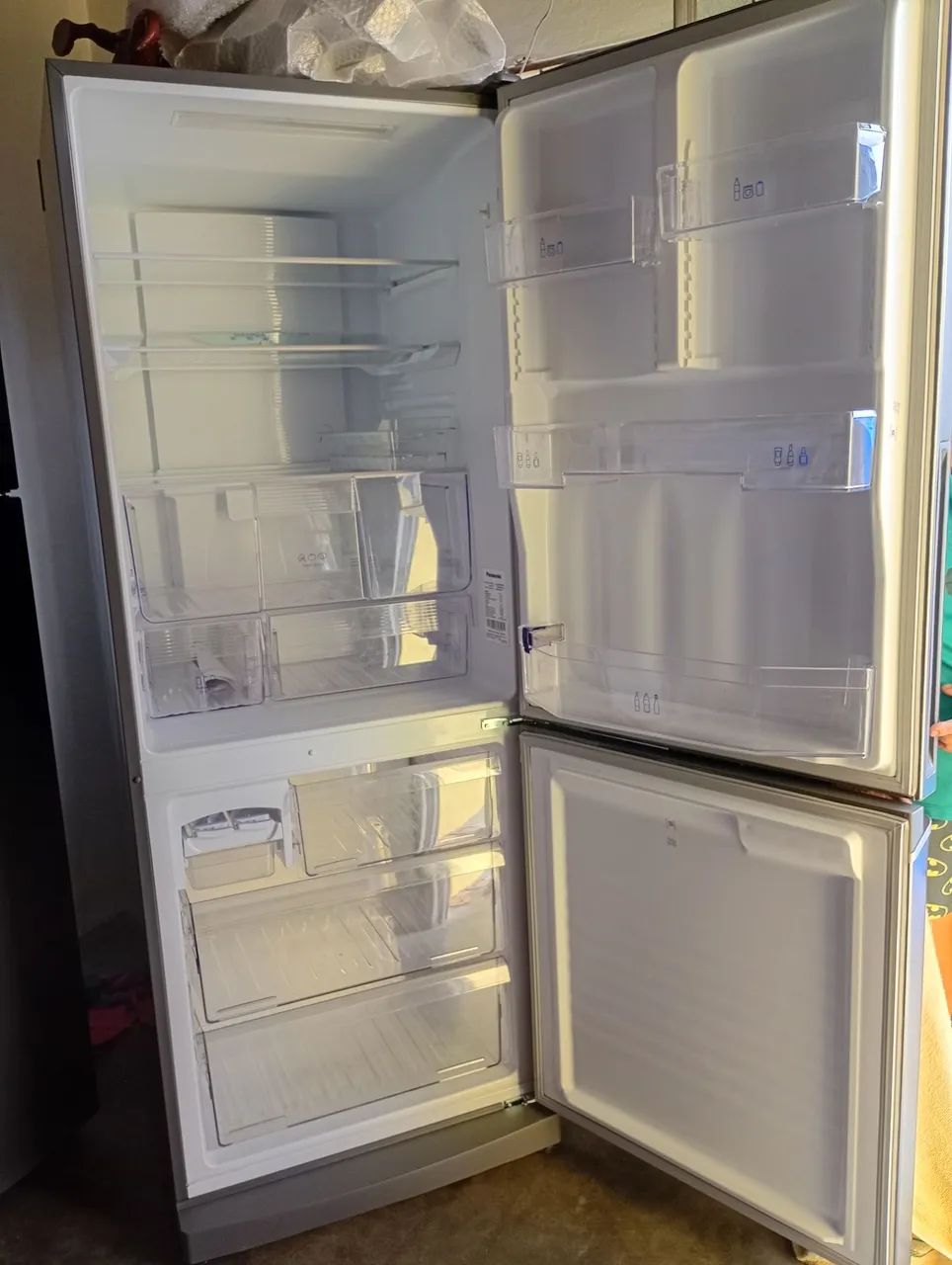 Vendo geladeira nova com defeito 