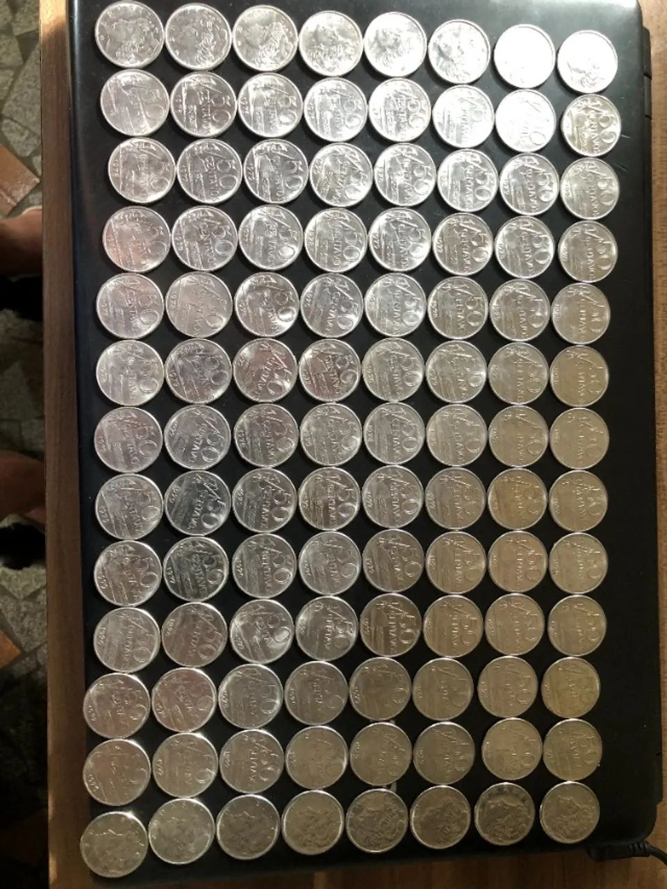 Vendo diversas moedas de cruzado e cruzeiros, datas e valores diferentes