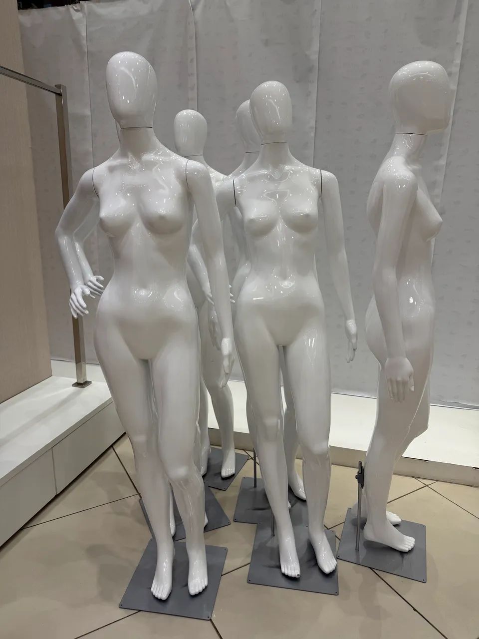 Manequim feminino em polietileno  - Foto 2