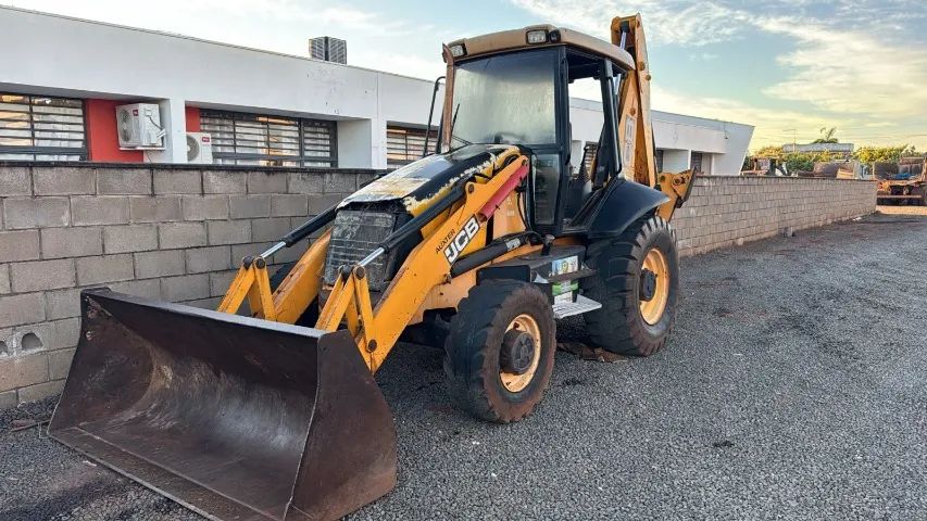 Retroescavadeira JCB 2013 3CX 4x4 