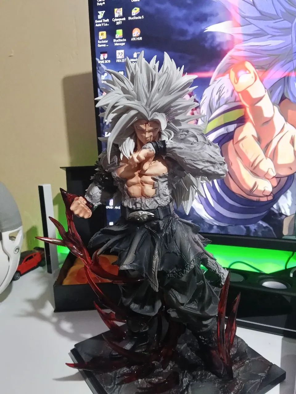 Action figure Goku SSJ 5