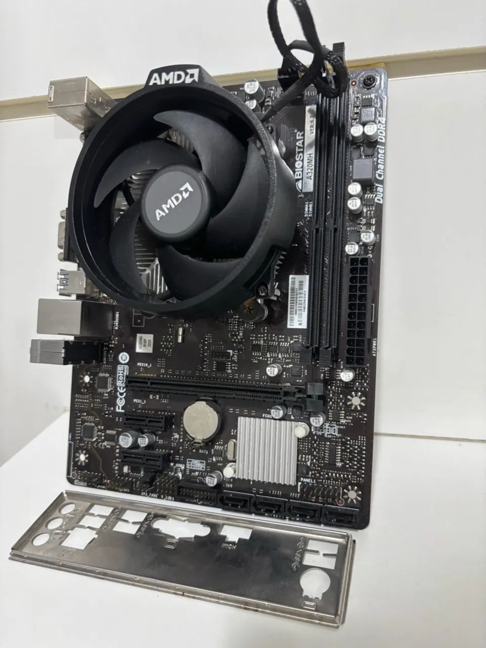 Ryzen 5 2600 + A320m - Foto 2
