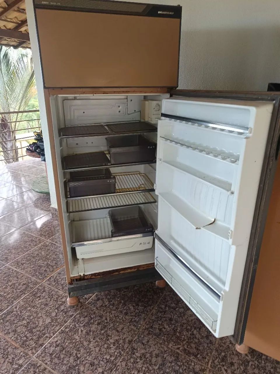 Geladeira antiga funcionando 220v - Foto 4