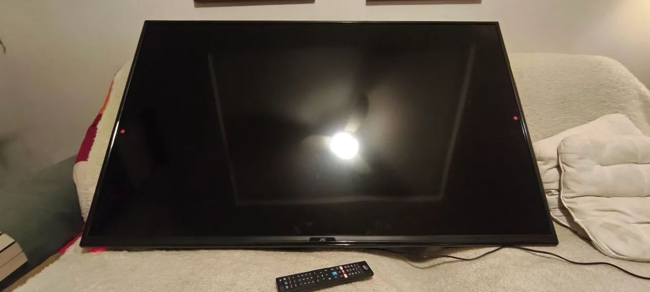 Tv JVC 58 polegadas **com defeito** - Foto 3