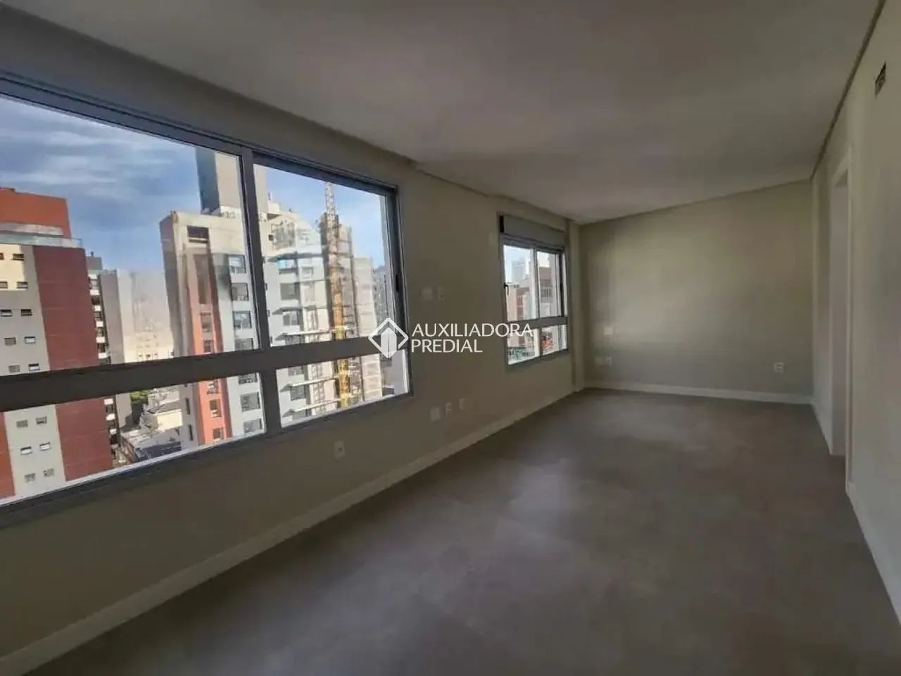 Apartamento Studio novo, com 43,80 m² em localização nobre do Centro de Florianópolis.