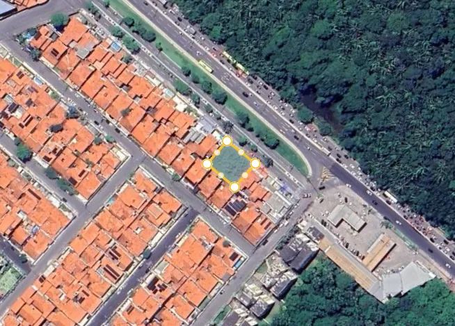 Terreno na avenida do Cohafuma de 700m²