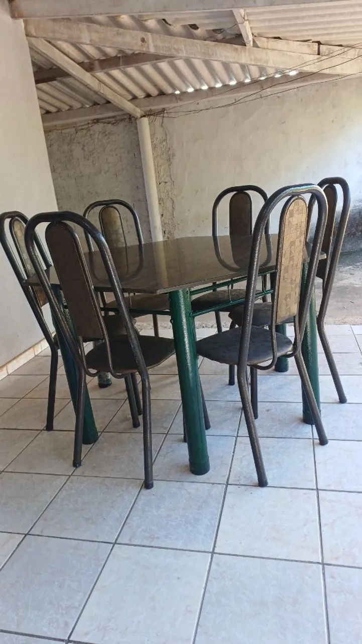 Mesa de 6 cadeiras  de ferro com tampão de mármore 