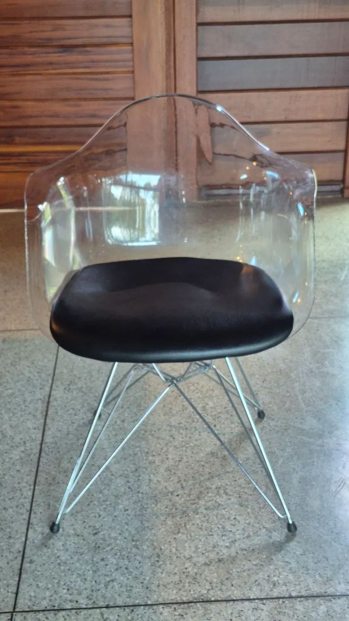 Cadeiras modelo Charles Eames Eiffel Transparente + Almofada Preta - Foto 2