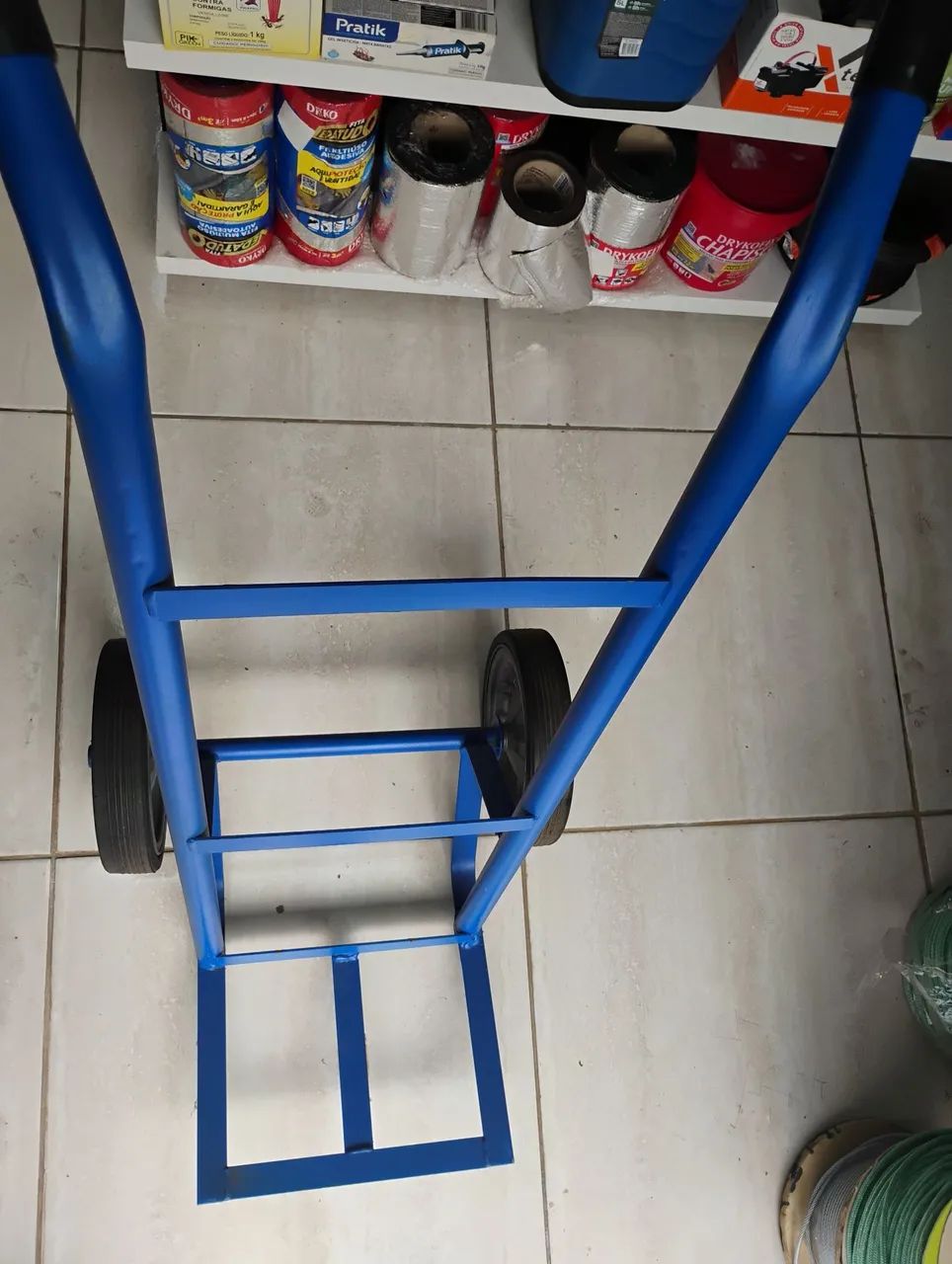 Carrinho de carga 150kg pneu maciço novo - Foto 5