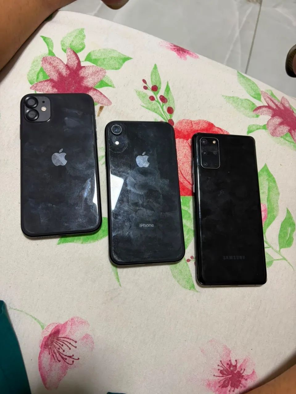 Pego catira em iPhone superior dou os tres