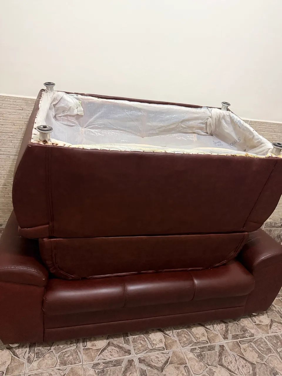 Sofá couro ecológico 3 e 2 lugares  - Foto 2