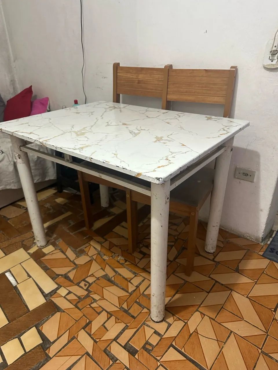 Mesa com 4 cadeiras