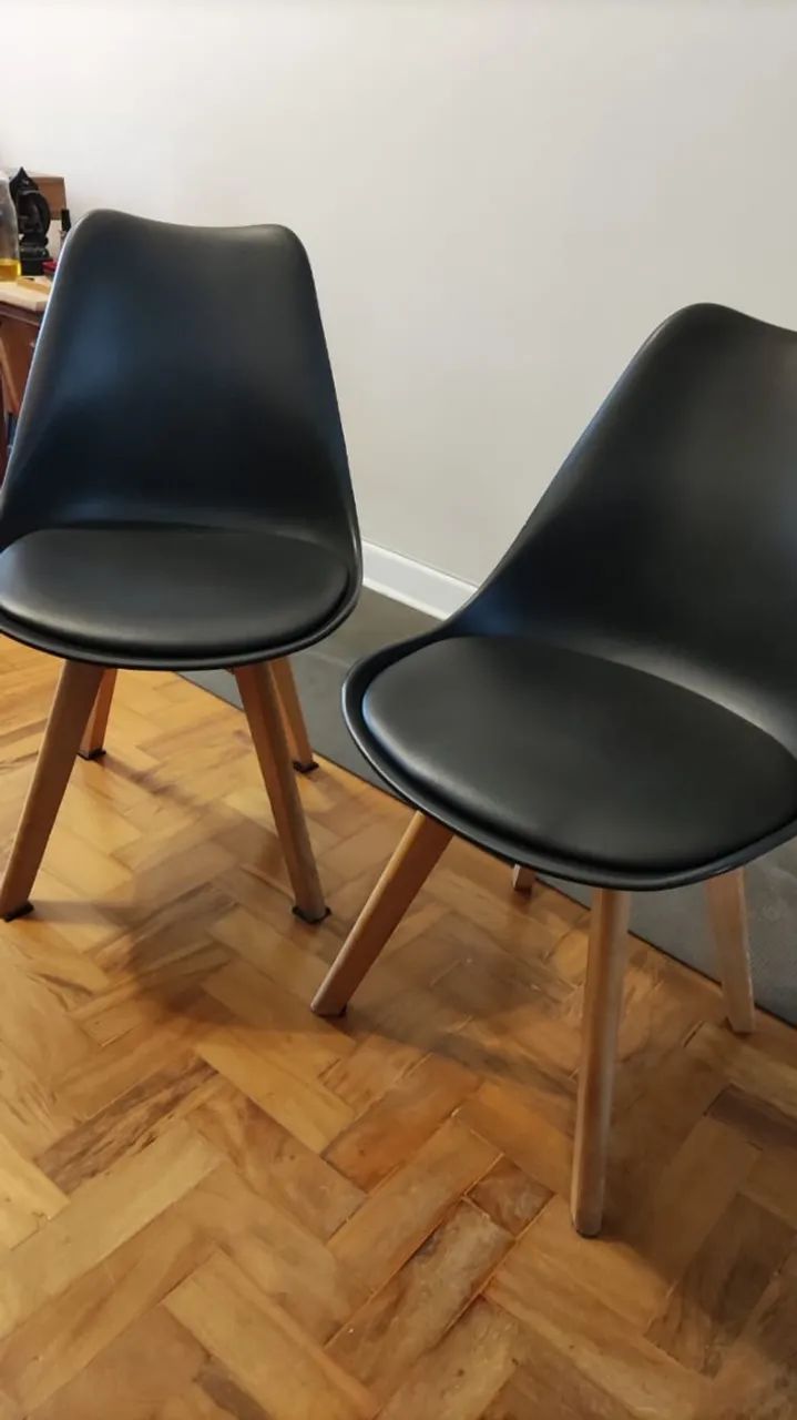 Cadeiras estilo Eames (valor de cada uma)
