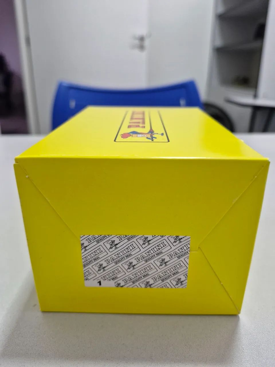 Dispenser Lacrado Original Panini com 100 envelopes de figurinhas da copa - Foto 4