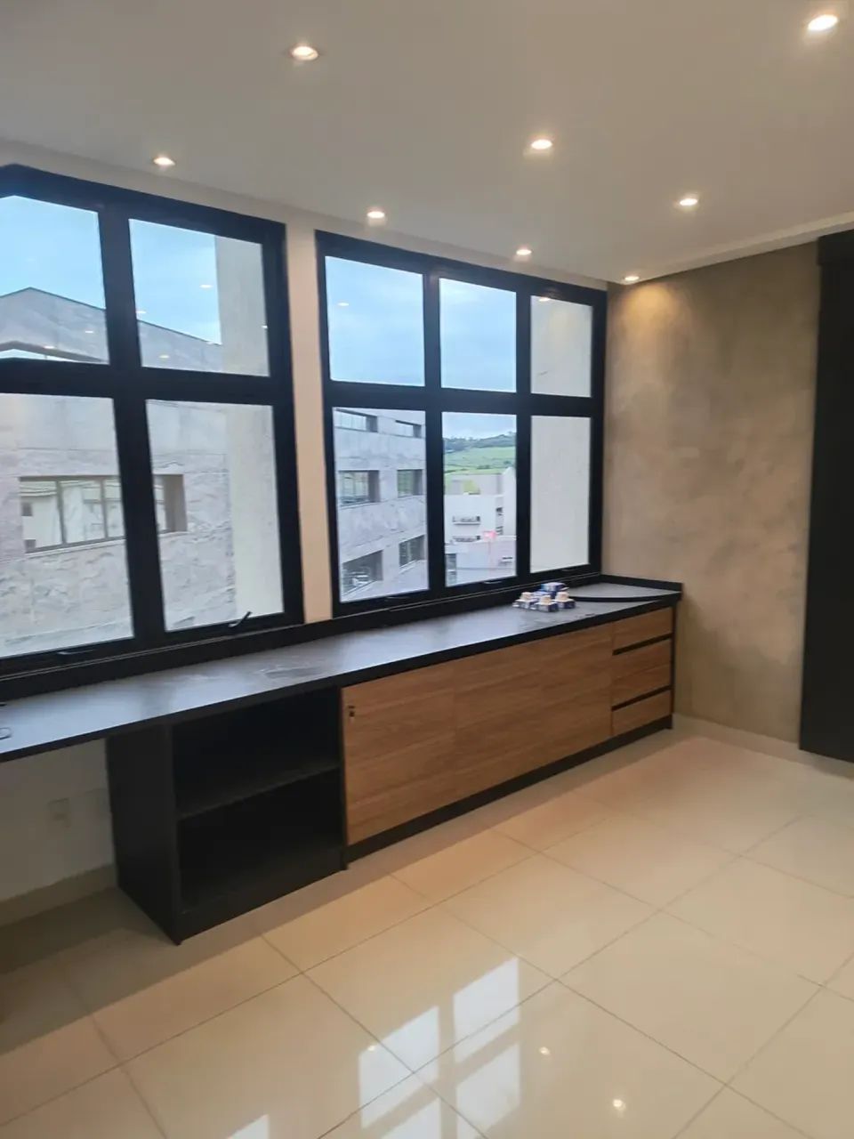 Sala comercial 30 m2. Vaga, estacionamento, ar condicionado, piso elevado, janelas wc priv - Foto 5
