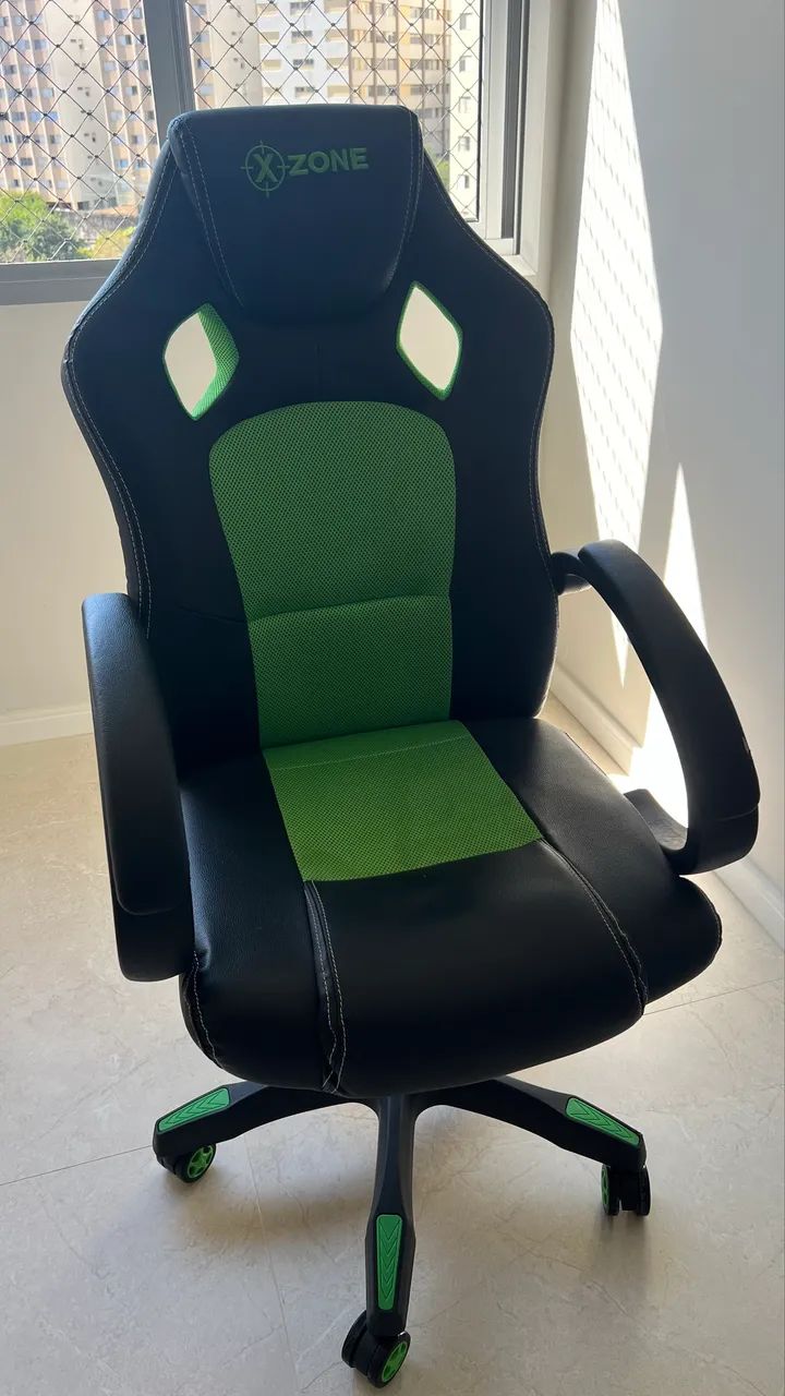 Cadeira gamer Xzone preta e verde