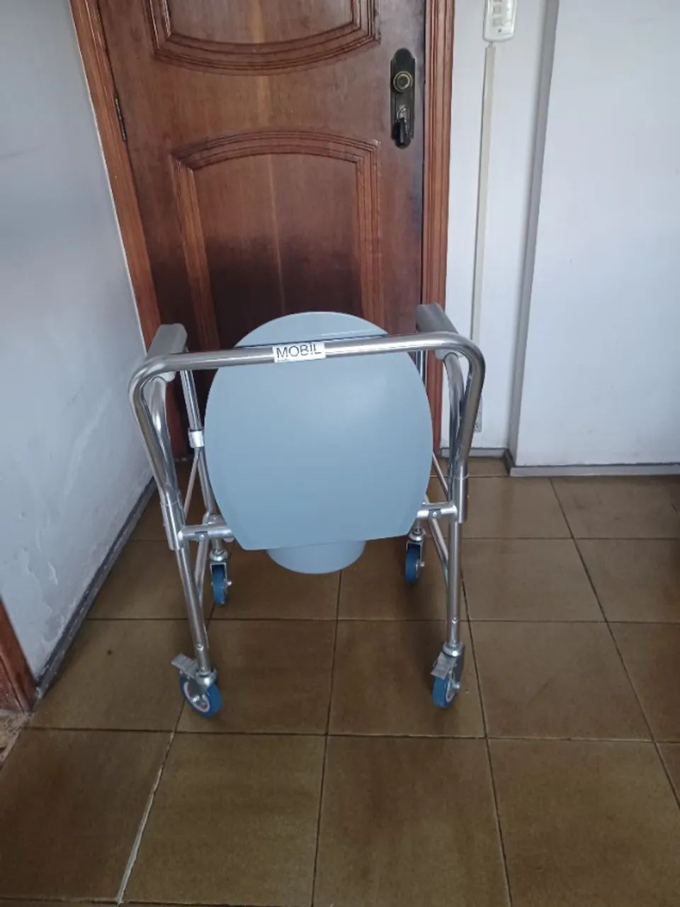 Cadeira higiênica MOBIL em alumínio  - Foto 3