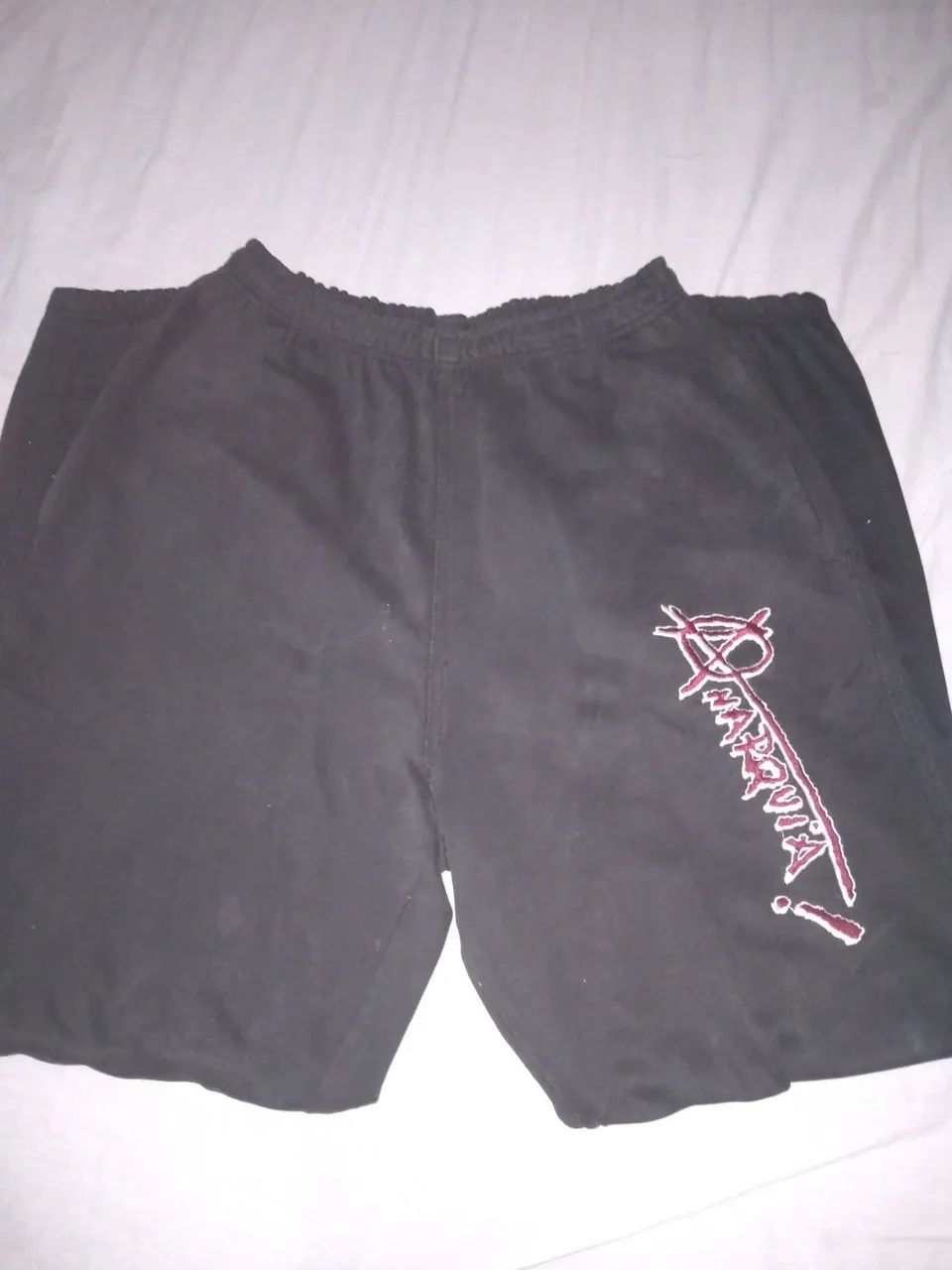 Calça de moleton preta de boa marca e qualidade 