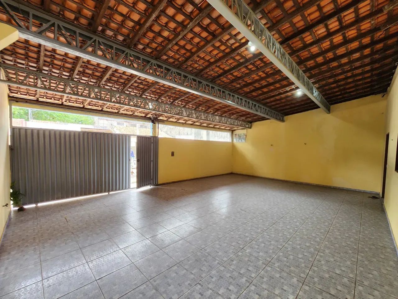 VENDO CASA SATÉLITE SENDO 2/4 COM 1 SUÍTE COM 264 M²- FINANCIAMENTO - Foto 4