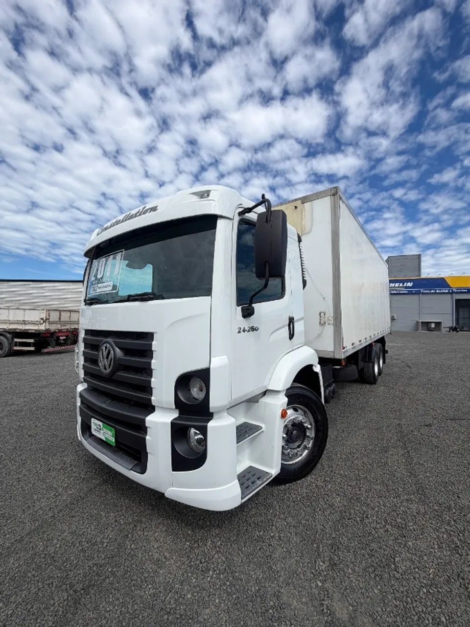 VW COSTELLATION 24-250  6X2  2011
