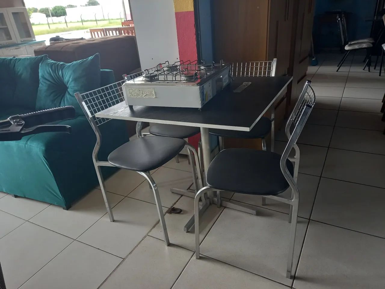 Mesa de 4 cadeiras de segunda mão 