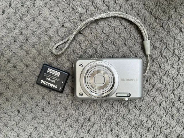 câmera digital compacta prateada modelo Samsung ES65