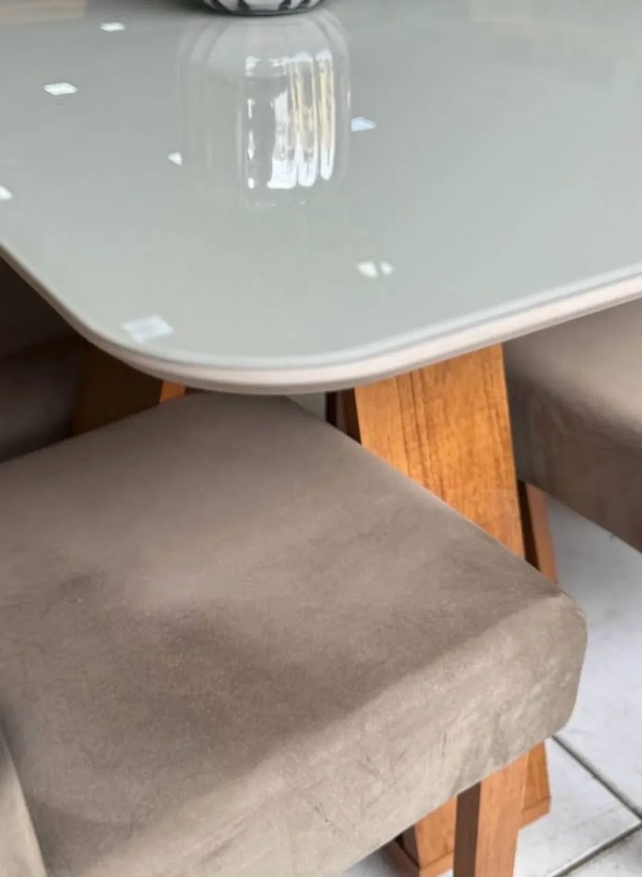 Vende-se mesa com 4 cadeiras  - Foto 2