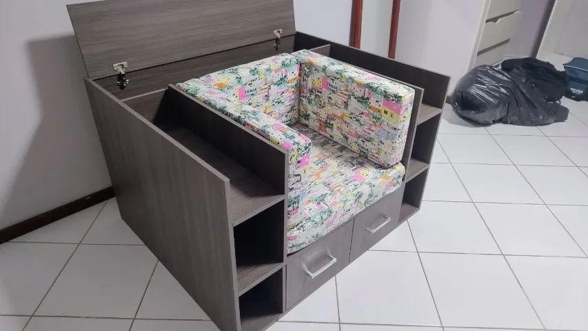 Poltrona Porta Livros com Baú
