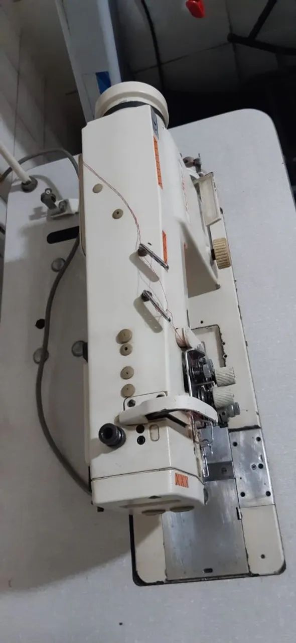 máquina costuras industrial