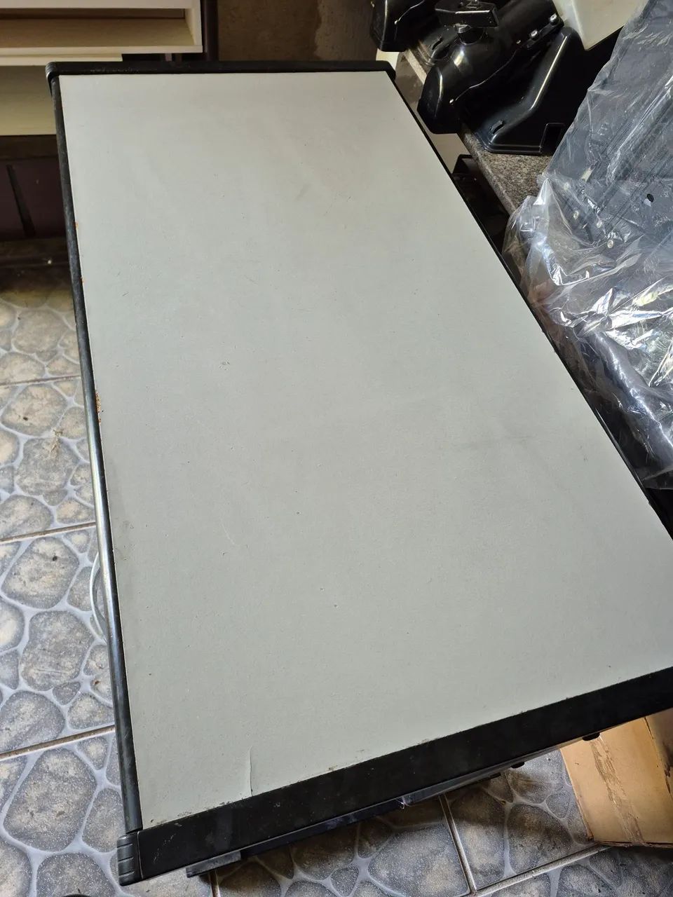 Mesa de escritório 2 gavetas.111x58x73cm - Foto 3