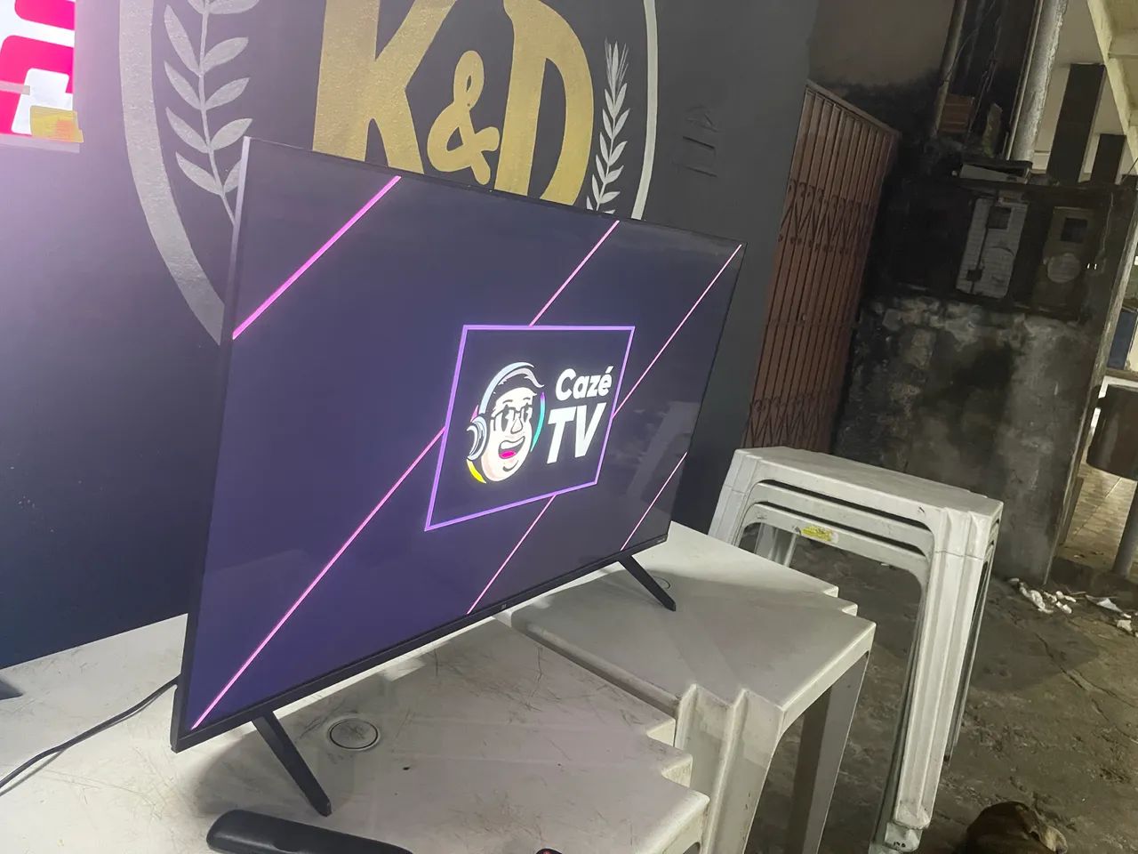 Vendo Tv smart Roku 43  polegadas completa. - Foto 2