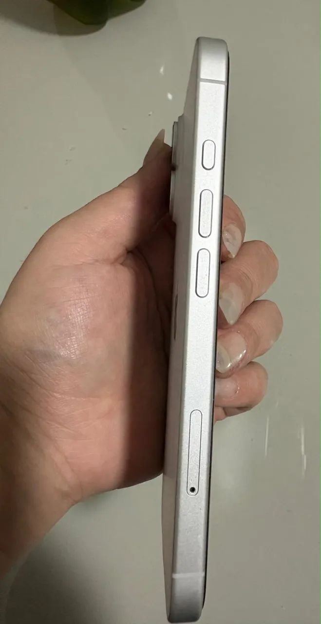 iPhone 16 - sem marcas de uso, bateria 100% - Foto 2