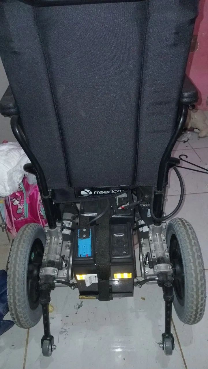 Vendo cadeira motorizada da freedom - Foto 4