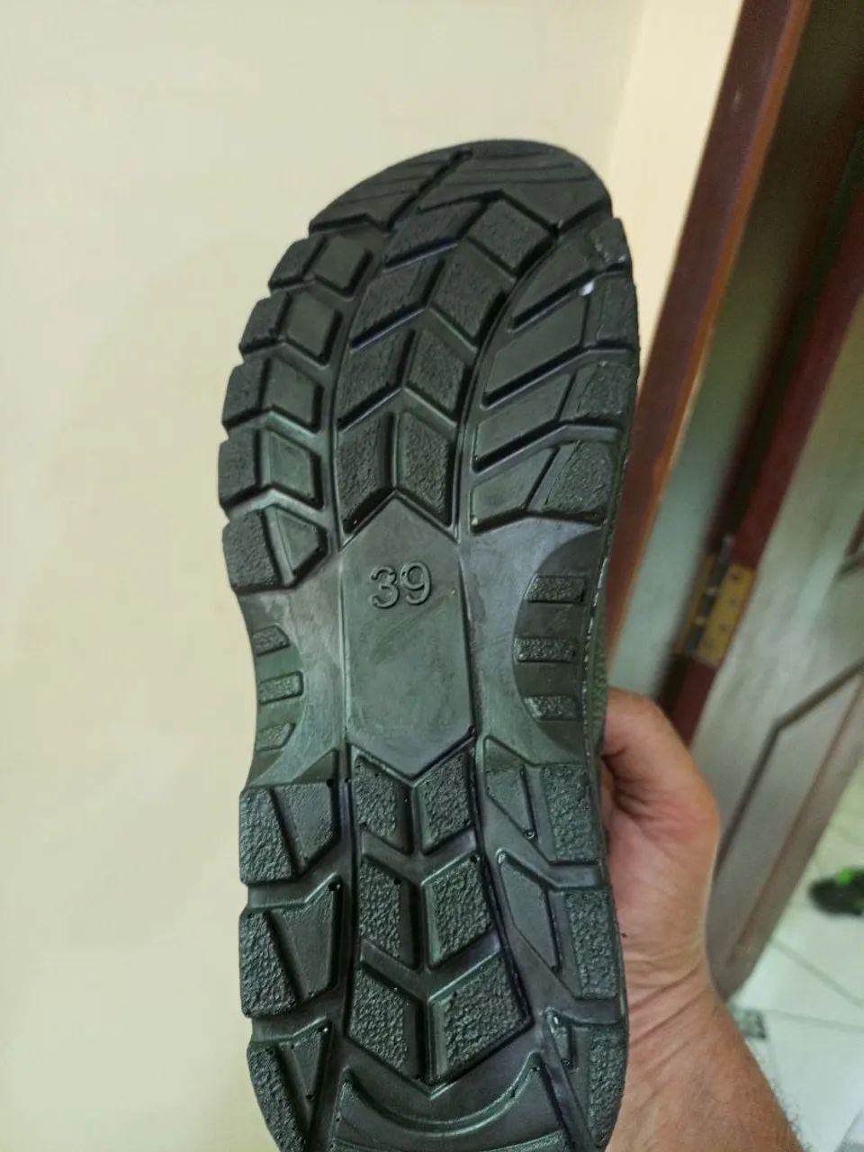 Bota nova barata na embalagem  - Foto 2