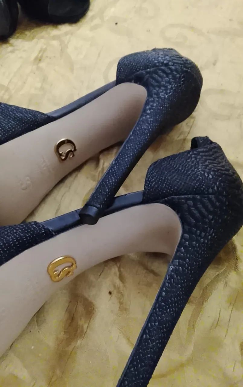 Lote de Roupas  e calcados femininas e masculinos - Foto 3