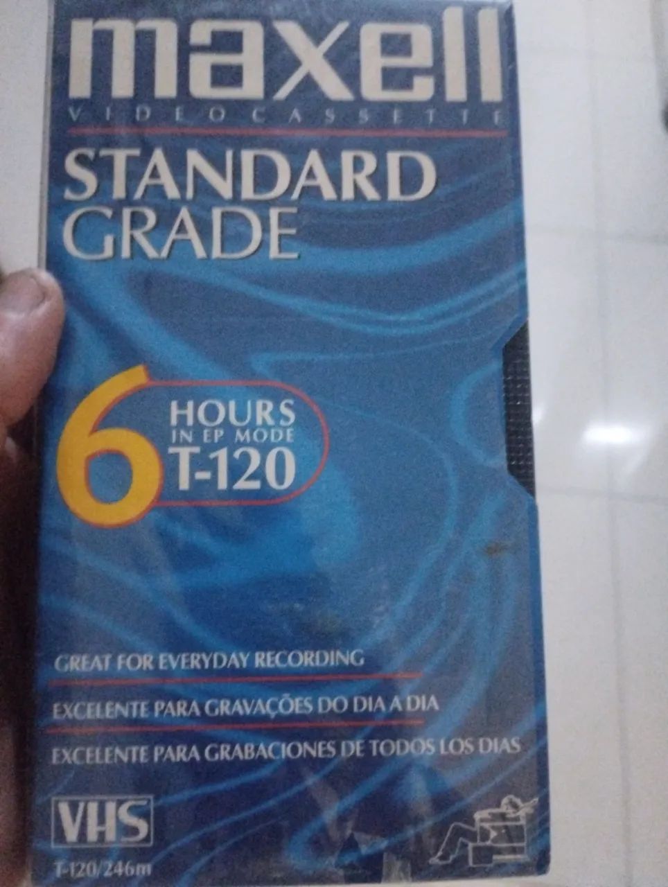Fita VHS com dois filmes antigos já gravados 