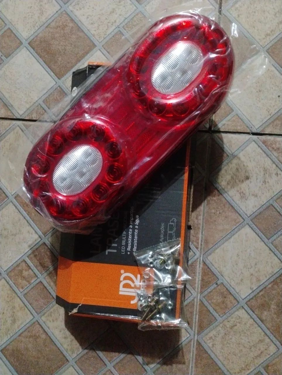 Vendo 1 lanterna de led para caminhão zero bala - Foto 4
