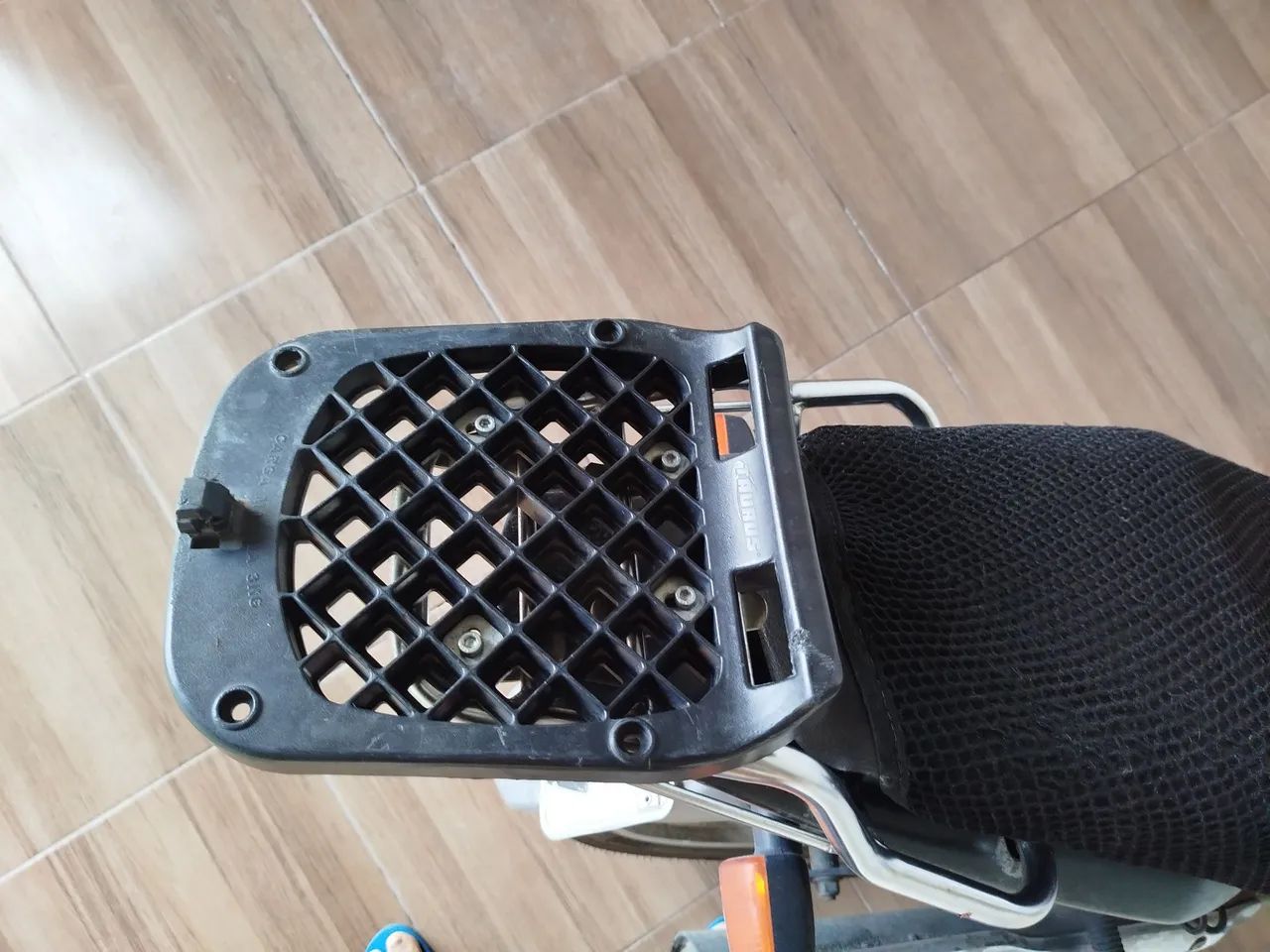 Baú, bagageiro e suporte de moto para vender