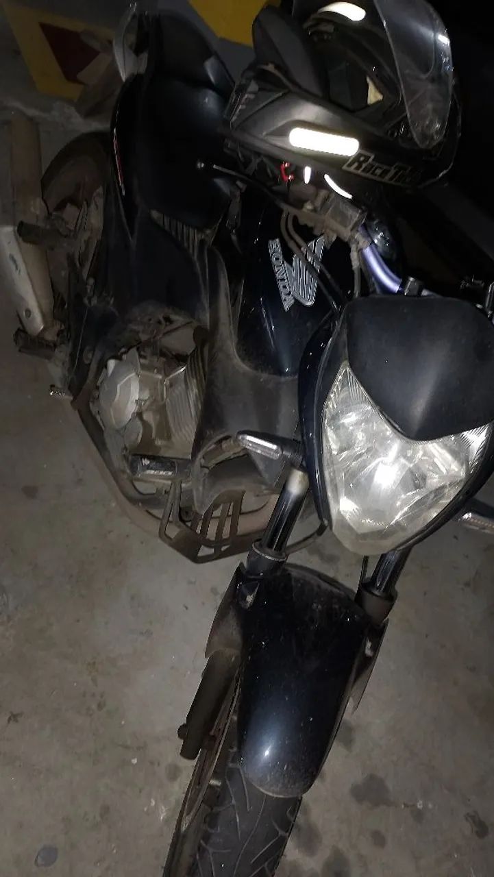 CB 300 em ótimo estado 