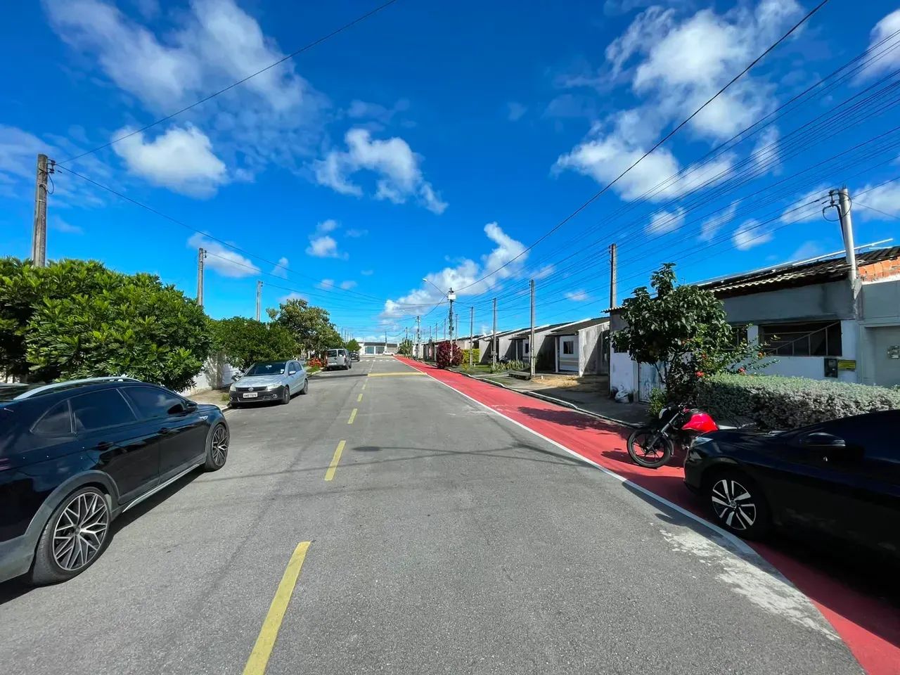 Vendo excelente Casa 2/4 em condomínio Fechado