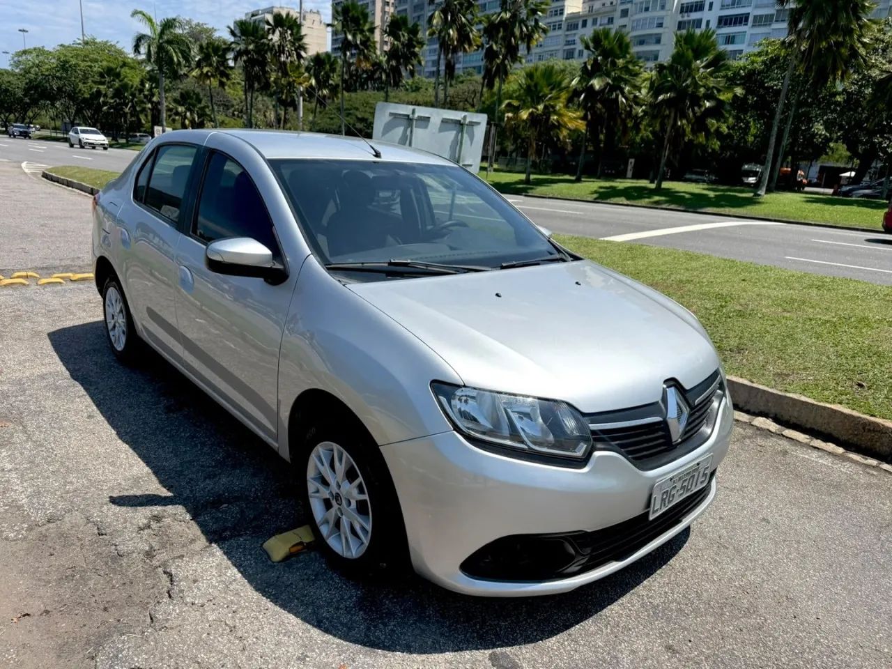 Renault Logan Expression Flex 1.0 12V 4P 2014 - Foto 2