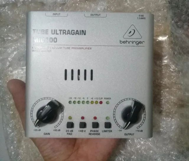 Behringer Tube Ultragain MIC100 já com a fonte Para Muiscos ou Voz