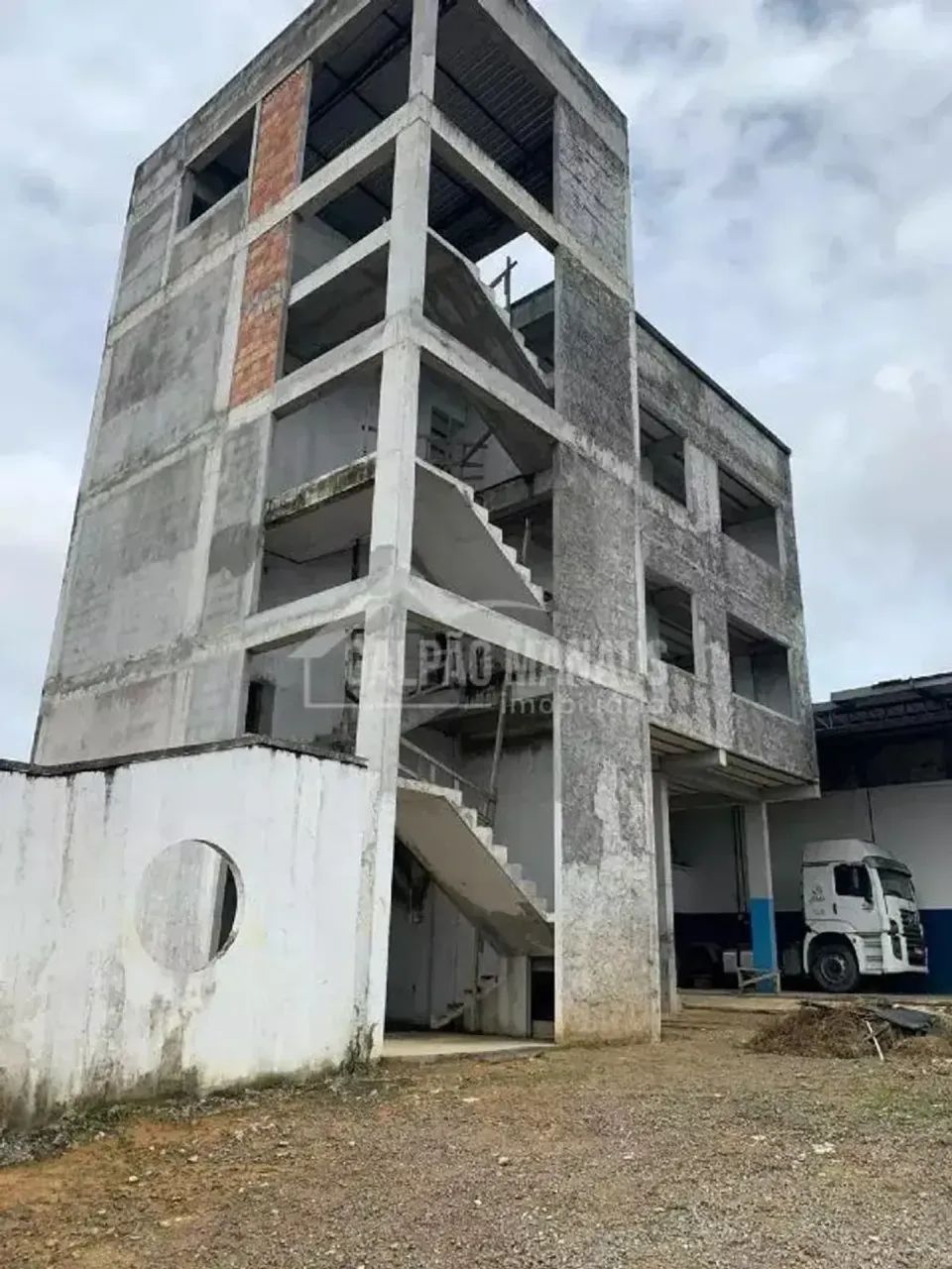 Prédio comercial - 4 andares - Próx. à Avenida das Torres - PRV12 - Foto 3