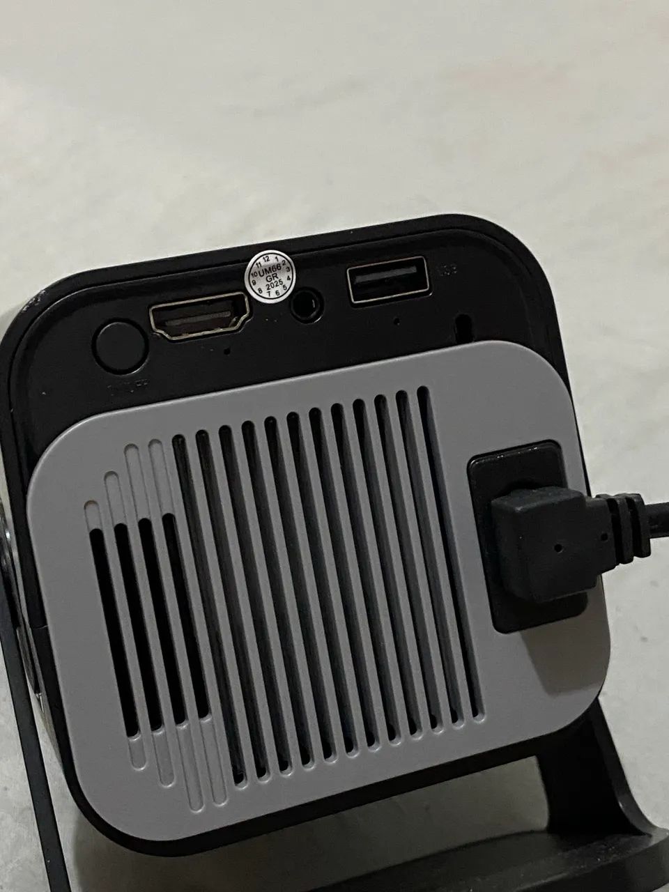 PROJETOR ULTRA HD COM SISTEMA ANDROID INCLUSO(Wi-Fi, Netflix, YouTube entre outros) - Foto 3